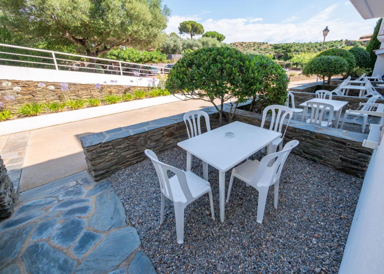 Hotel Calina Cadaqués Εξωτερικό φωτογραφία